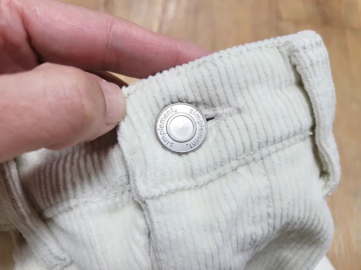 コーデュロイパンツ