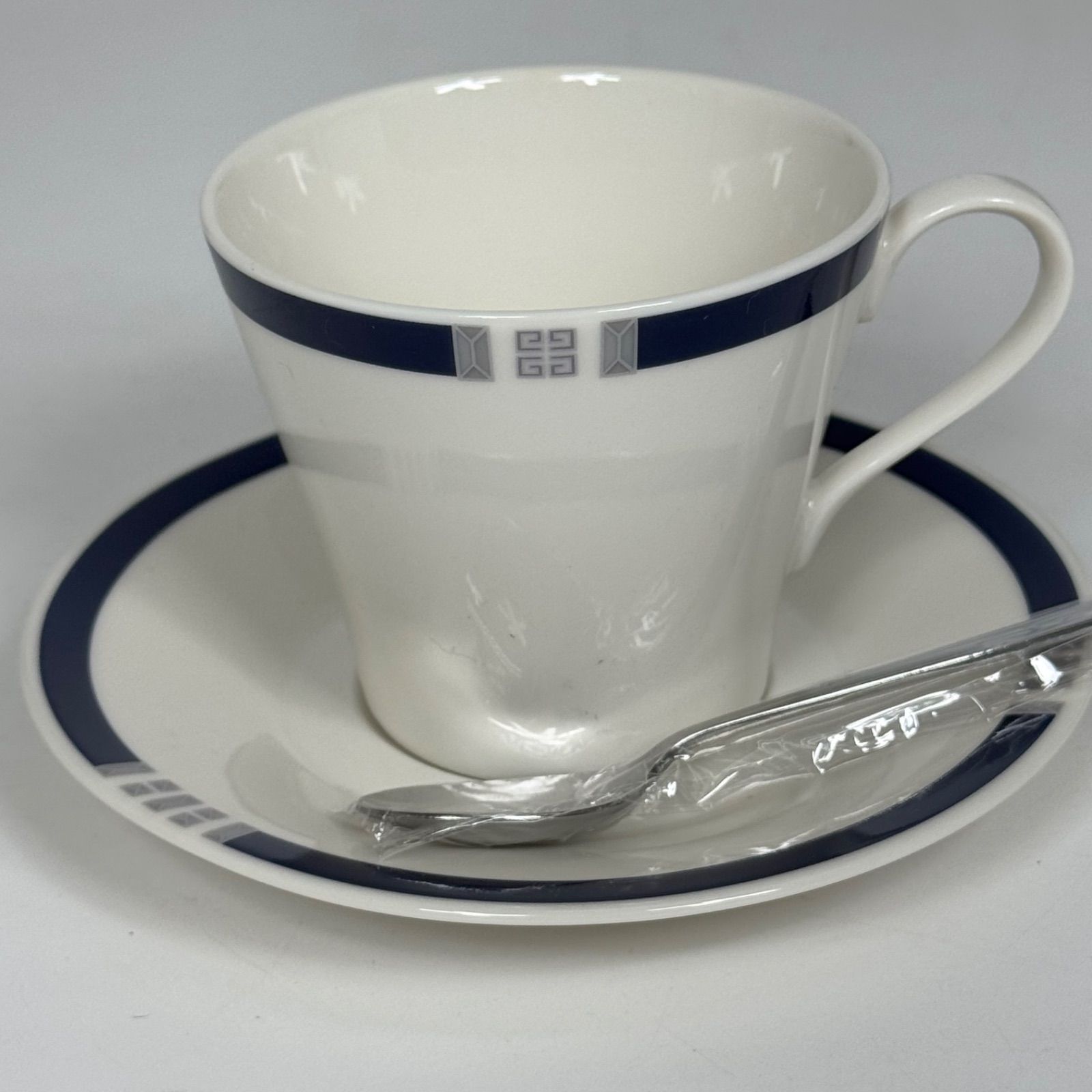 【 未使用 】GIVENCHY　サロンセット　GB88-7　yamaka　カップ　ソーサー　5客　スプーン　5本　プレート　2枚　食器　ジバンシィ Yahoo!オークション - 西∞N4 GIVENCHY ジバンシィ サロンセット(カッ