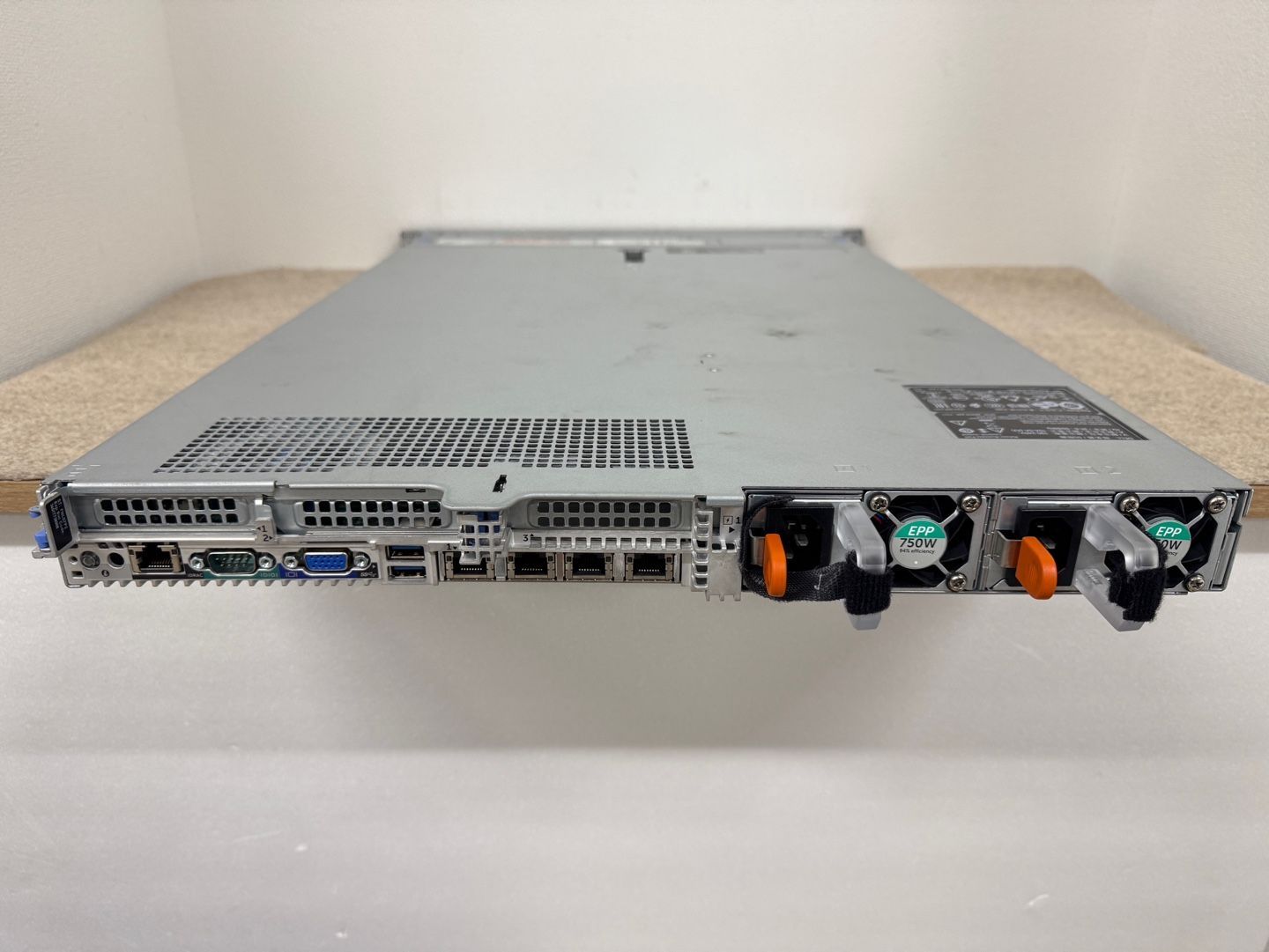Dell PowerEdge R640 2x Intel Xeon G 6154 18Core 3.00GHz 128GB 2x 300GB 2x 750W SV210