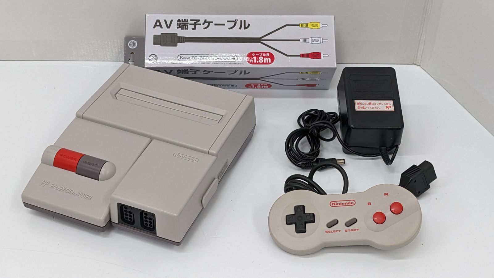 NEWファミコン AV仕様ファミリーコンピュータ 動作確認済み中古品 ※箱 