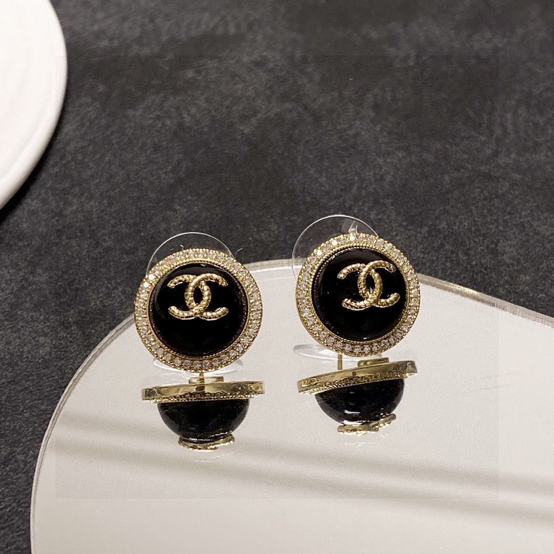 今日特価】Chanel ダブル C モノトーン ピアス 送料無料！在庫