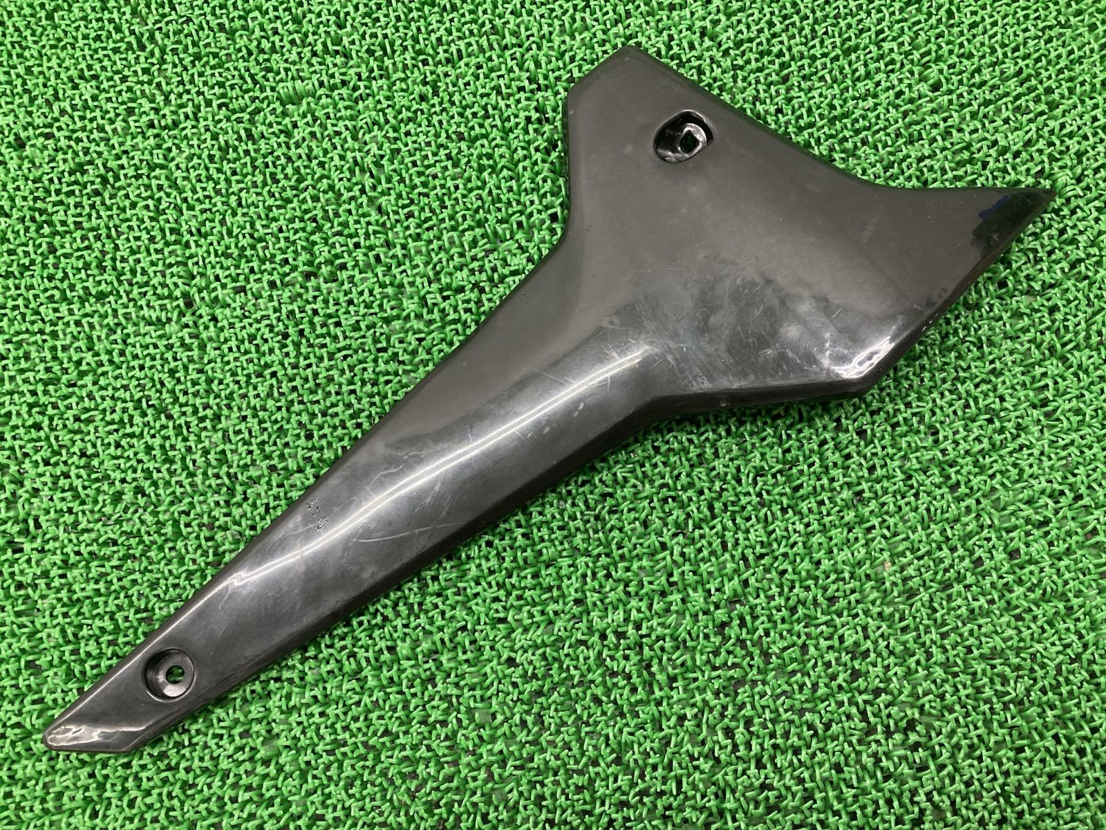 KLX250 Dトラッカー シュラウド 右 黒 社外 中古 バイク 部品 08