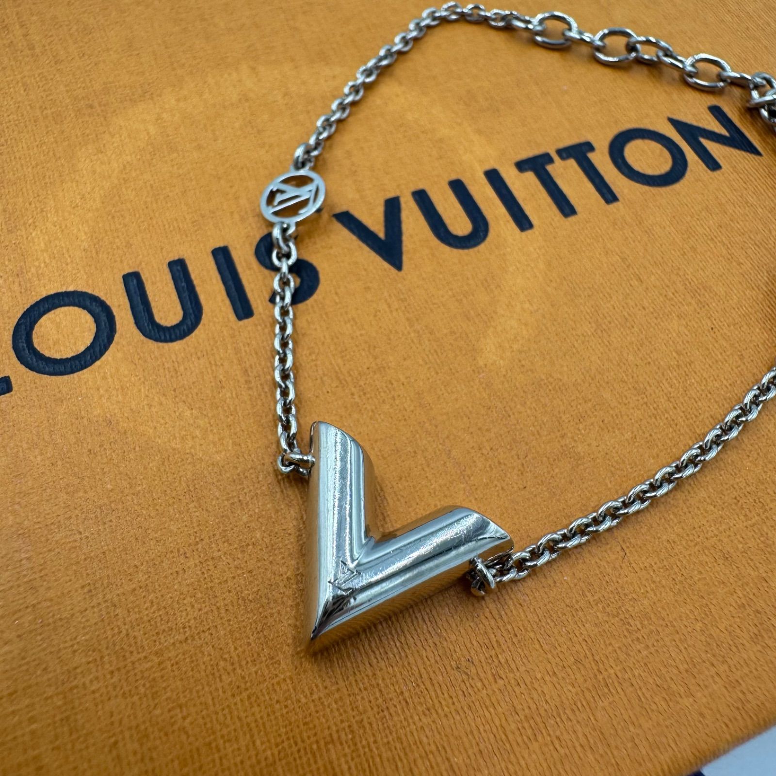 LOUIS VUITTON ブレスレットエッセンシャル ルイヴィトンシルバー