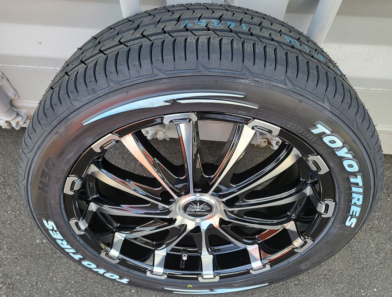 200系ハイエース タイヤホイールセット New TOYO H30 225/50R18 ホワイトレター 18インチ BD12 新品 4本セット -  メルカリ