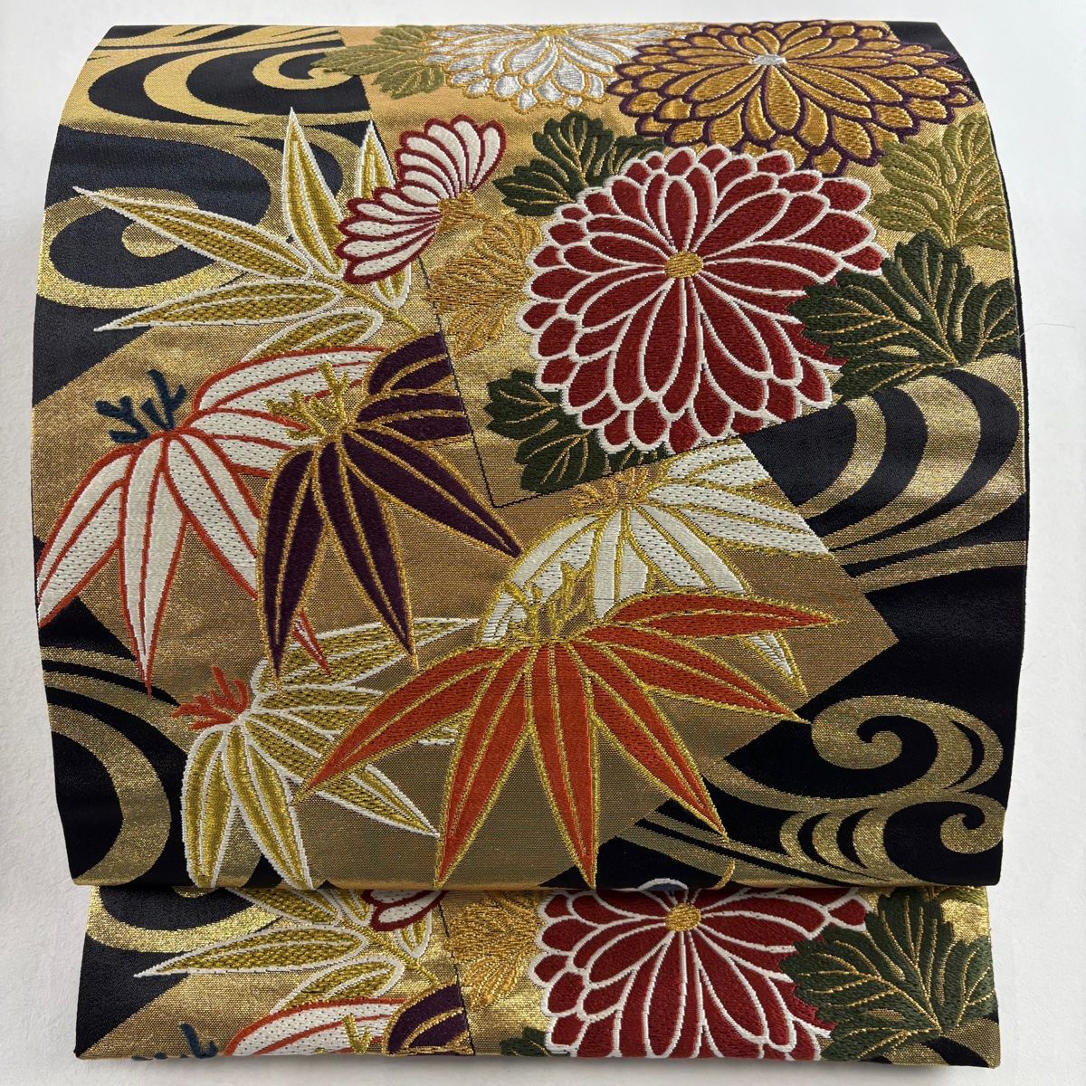 袋帯 美品 秀品 振袖向き 菊 流水 金銀糸 箔 黒 六通 正絹