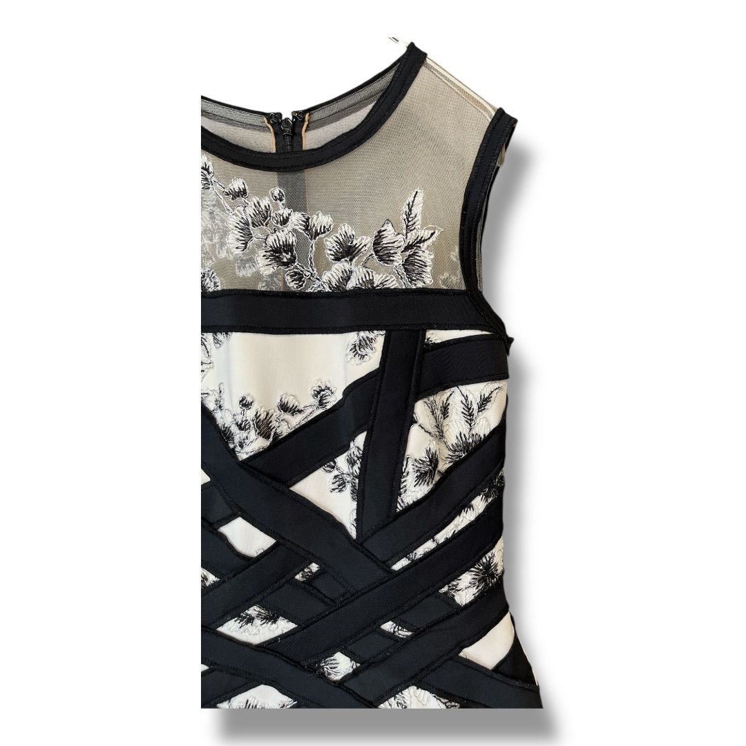 【新品タグ付】TADASHI SHOJI フラワープリントノースリーブワンピース 新品タグ付】TADASHI SHOJI フラワープリントノースリーブワンピース