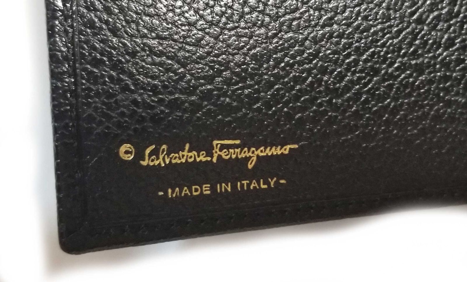 限定 クーポン10% Ferragamo☆型押し二つ折財布 - 通販 - www