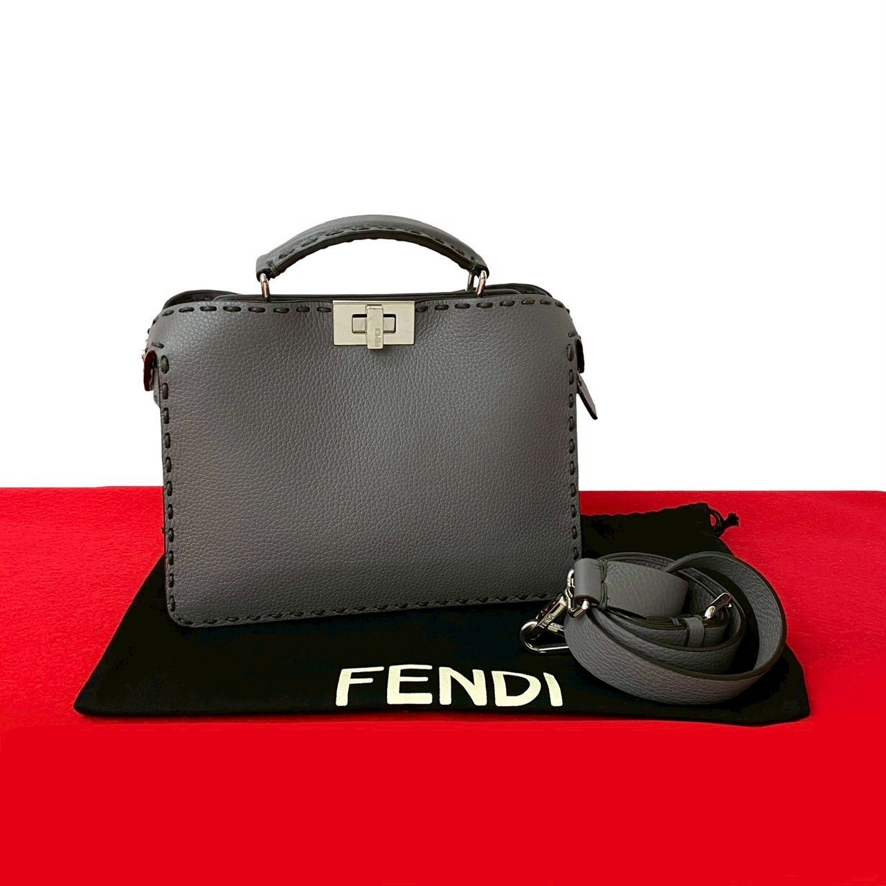 未使用保管品 FENDI フェンディ ピーカブー アイシーユー ロゴ