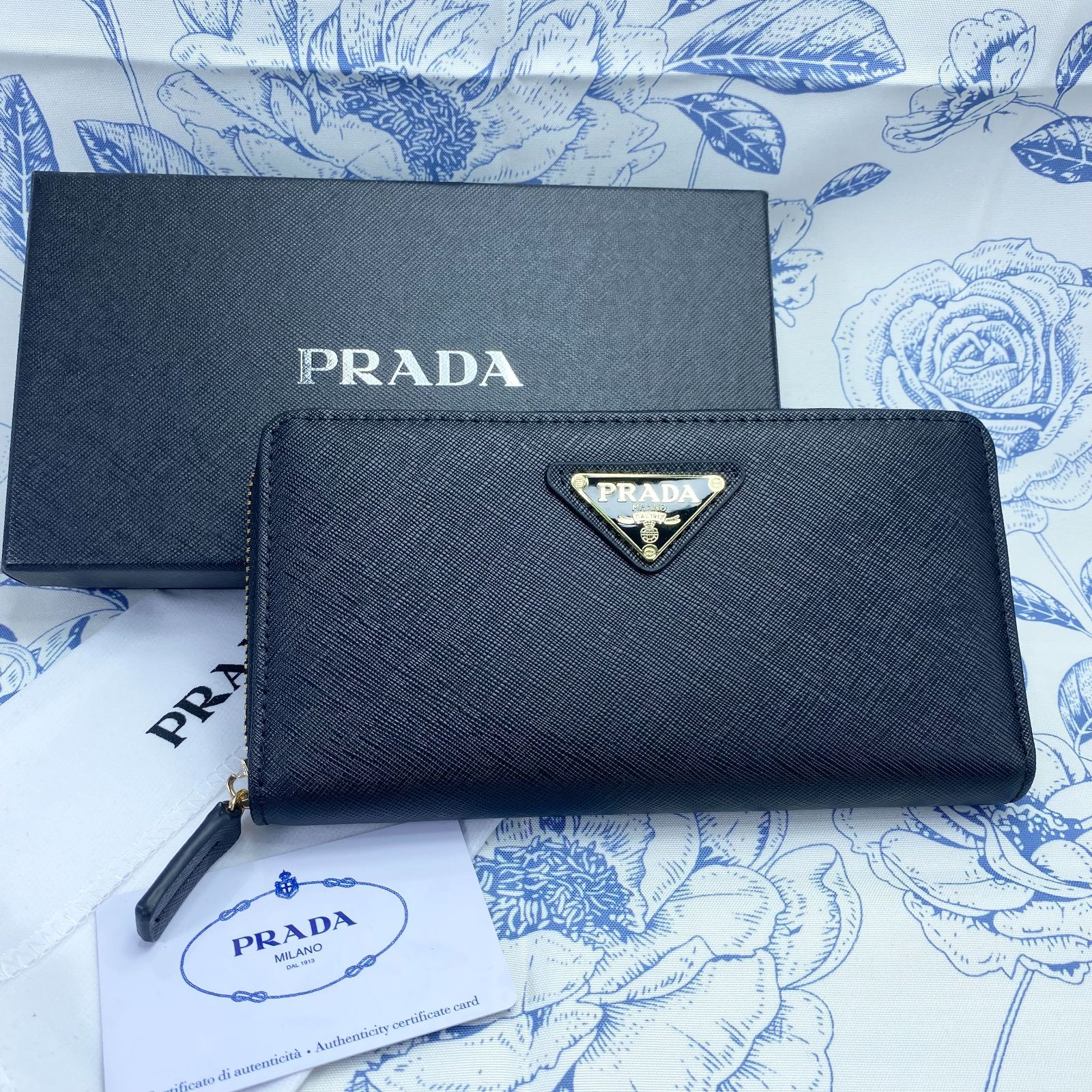 PRADA 長財布 ラウンドジップ サフィアーノ トライアングル ブラック 