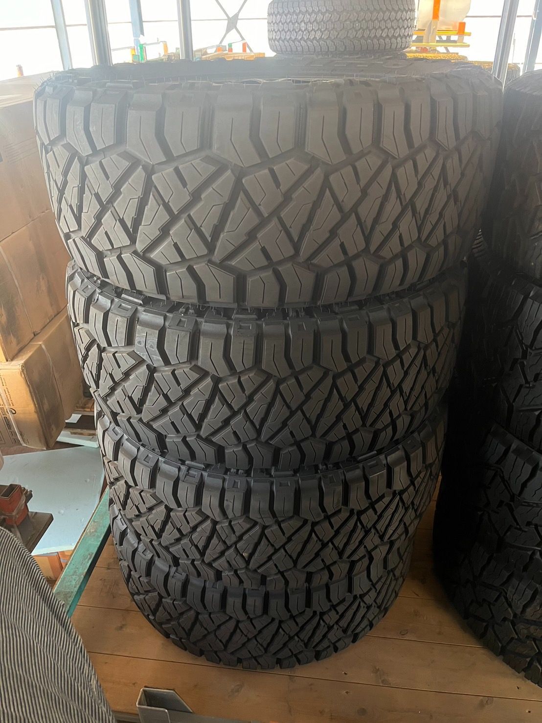 タイヤ4本セット NITTO RIDGE GRAPPLER 305 55R20