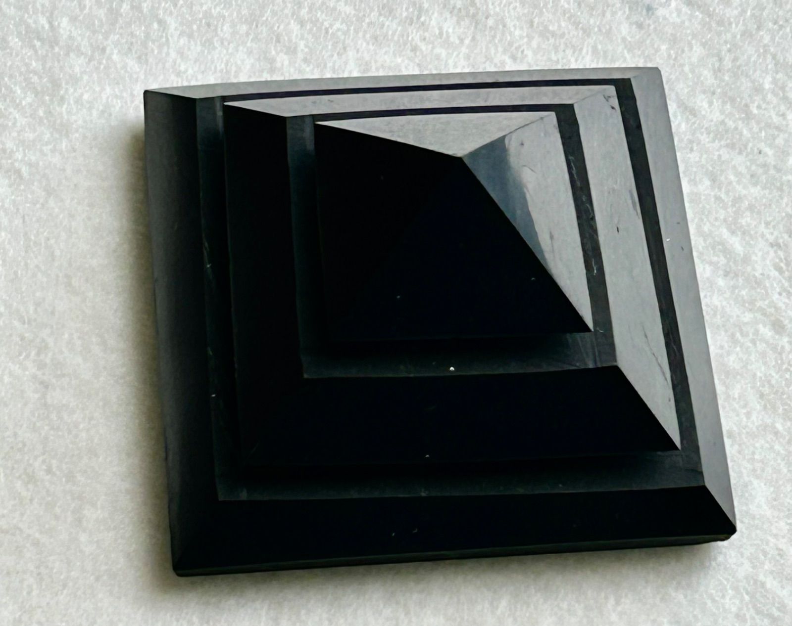 電磁波対策 免疫力アップ シュンガイト サッカラピラミッド 階段ピラミッド NEXPOTALLINN_EU