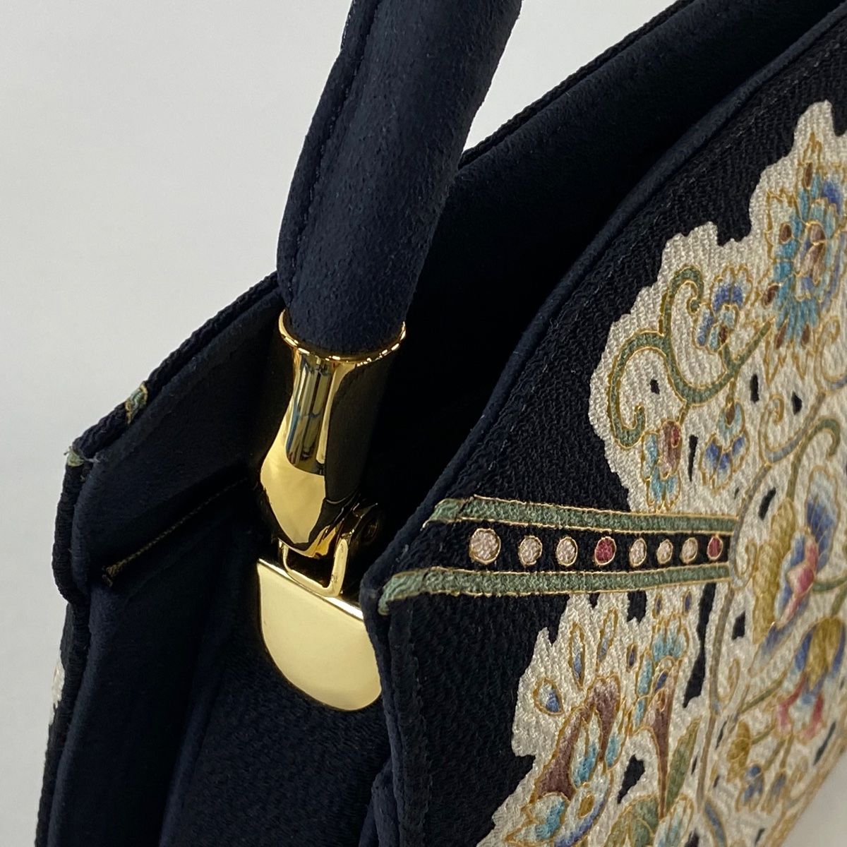 和装バッグ 美品 逸品 フォーマル OKAJIMA 華文 花唐草 金彩
