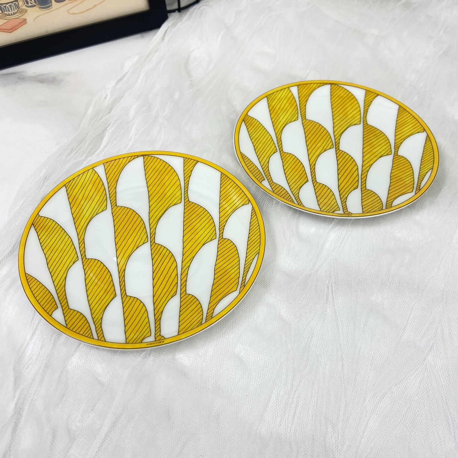 【極美品】HERMES　ソレイユ・ドゥ・エルメス デザートプレートNo2　2枚 デザートプレート 〈ソレイユ・ドゥ・エルメス〉 No2 | Hermès