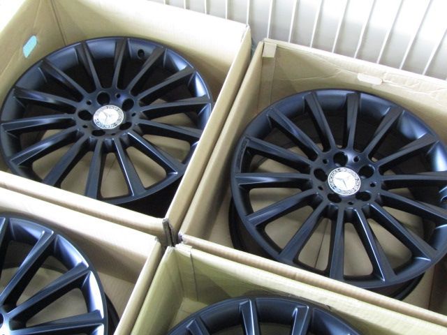 渋すぎブラック メルセデスベンツ W205 Cクラス純正 AMGマルチスポーク
