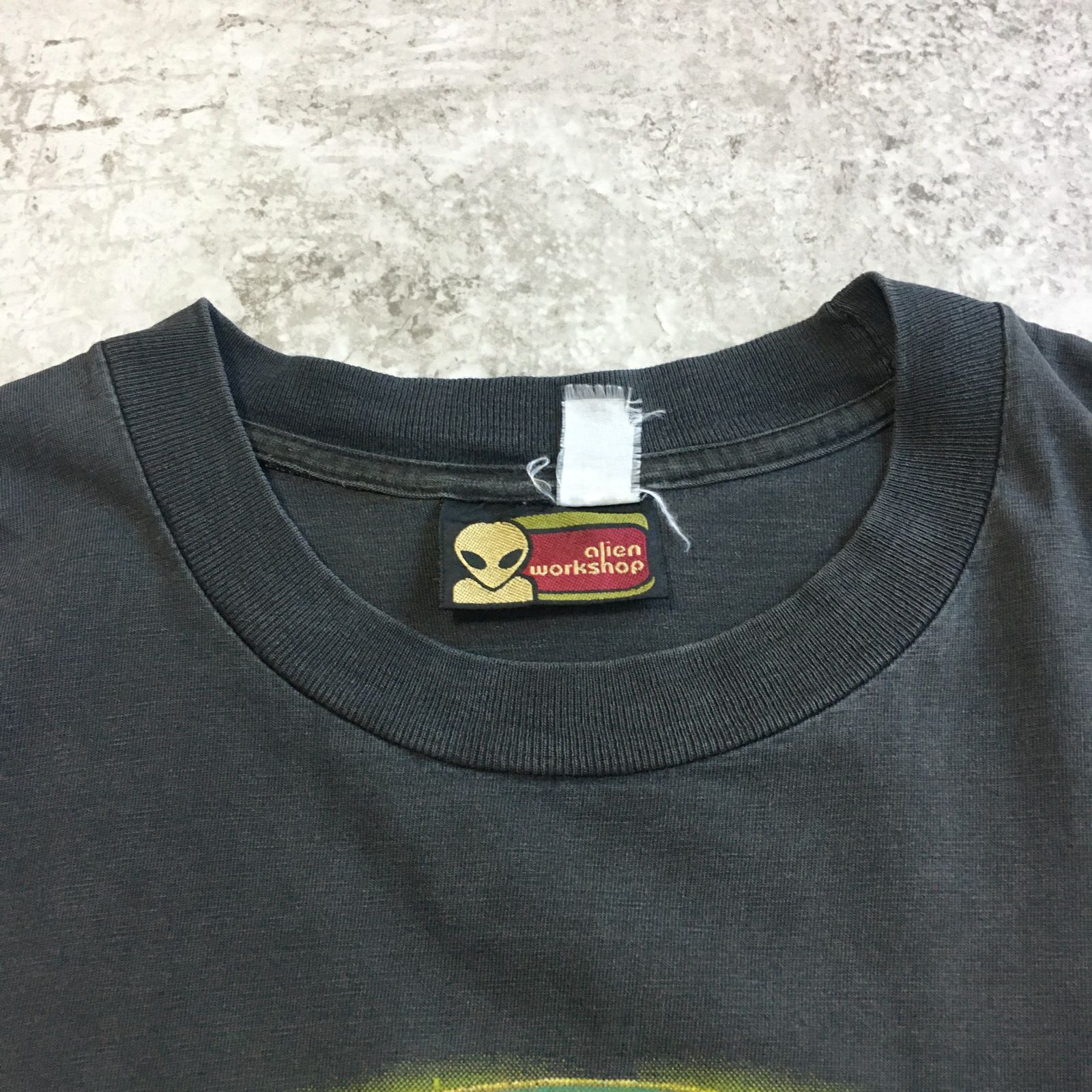 90s alien workshop 墨黒 フェード プリントロゴ Tシャツ 90s alien workshop 墨黒 フェード プリントロゴ Tシャツ - メルカリ