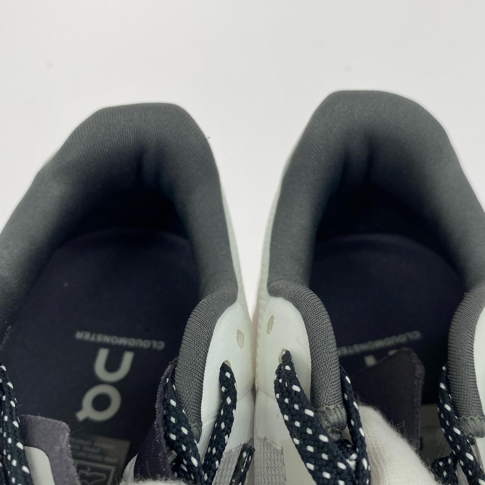 オン Cloudmonsterスニーカー