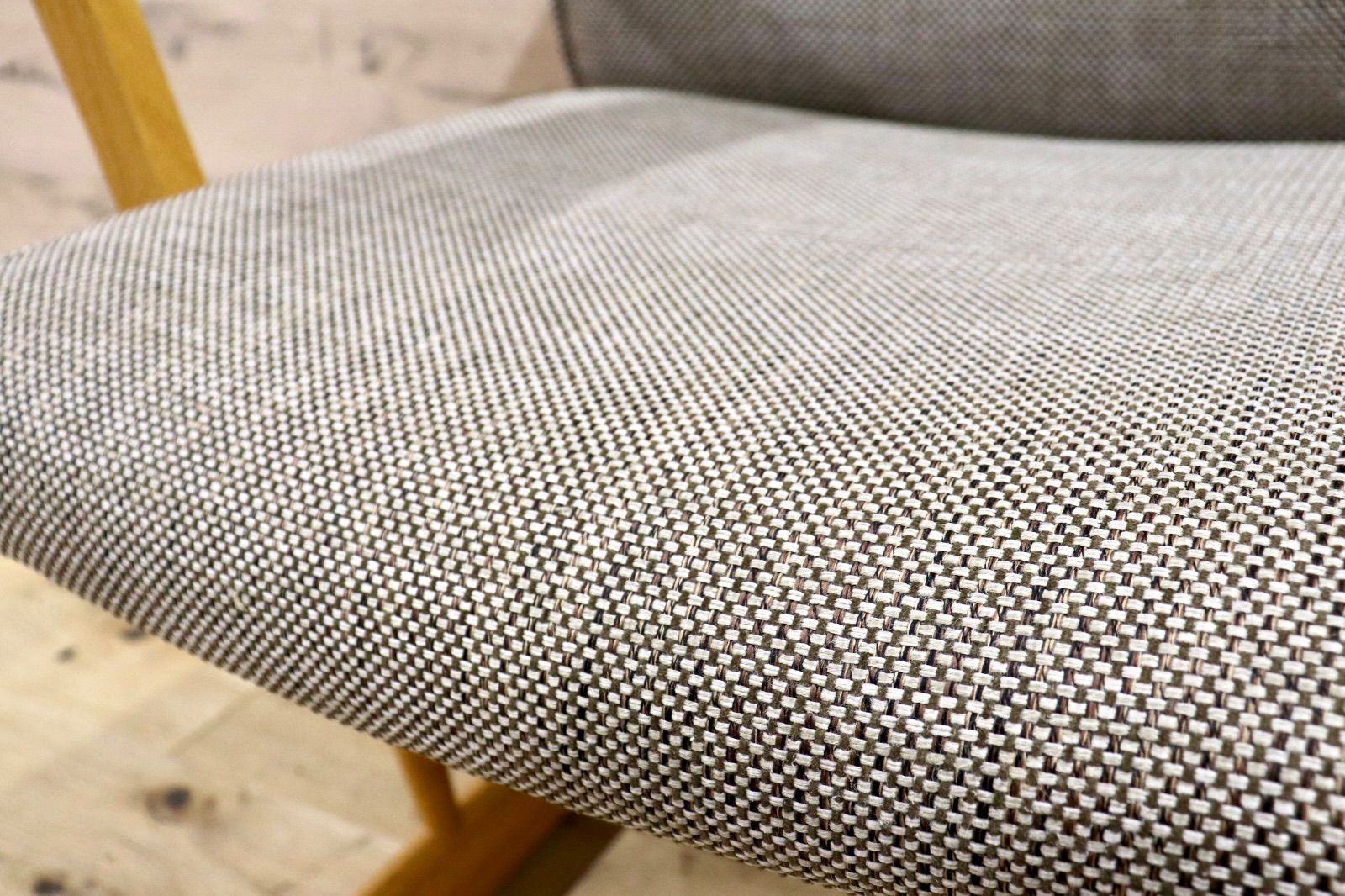 GMIS268B 飛騨産業 HIDA キツツキ KAYA ダイニングチェア アームチェア 椅子 ファブリック オーク材 無垢 モダン 定価約12万 MARWIL-DEMENAGEMENTS_CH