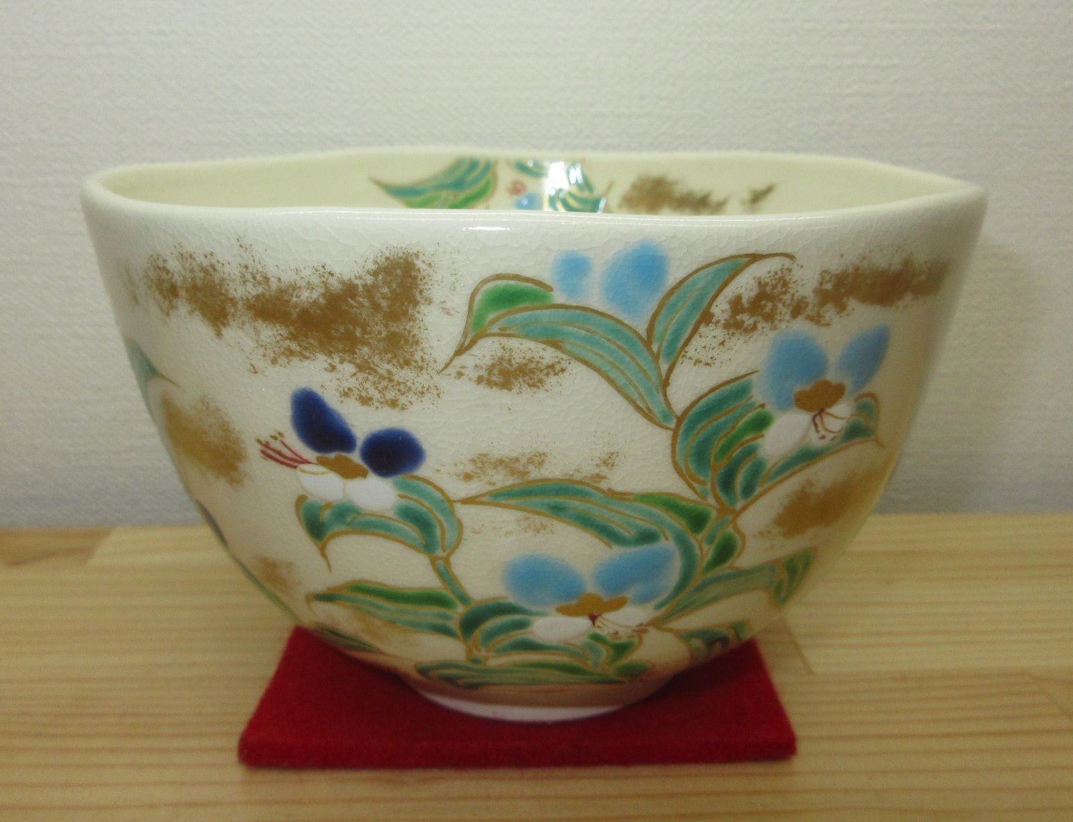 送料込【逢絢亭・新品】茶道具 茶碗 京焼 仁清 露草の図 文月和香 共箱入り 逢絢亭・新品】茶道具 茶碗 京焼 仁清 露草の図 文月和香 共