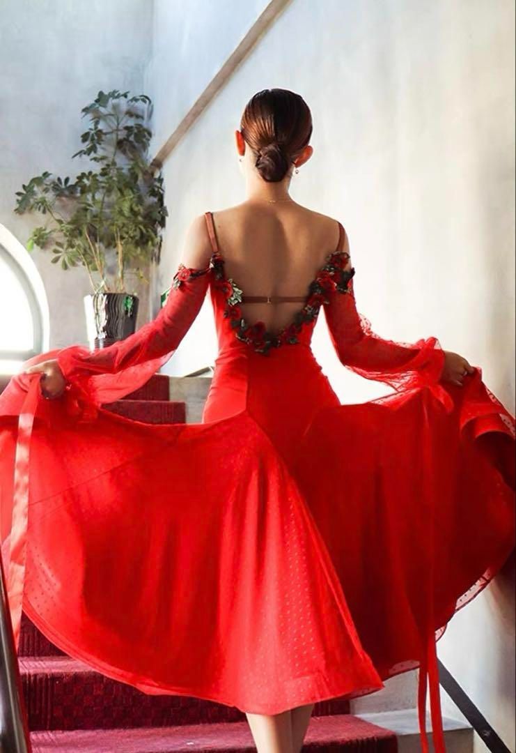 新品未使用 華やかなスタンダードドレス！競技会やデモ、発表会に最適な