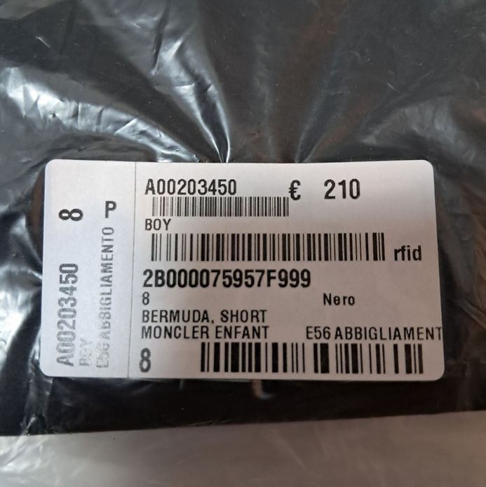 新作大登場！！ MONCLER モンクレール キッズ ロゴワッペン 女の子 ハーフパンツ ショーツ バミューダ
