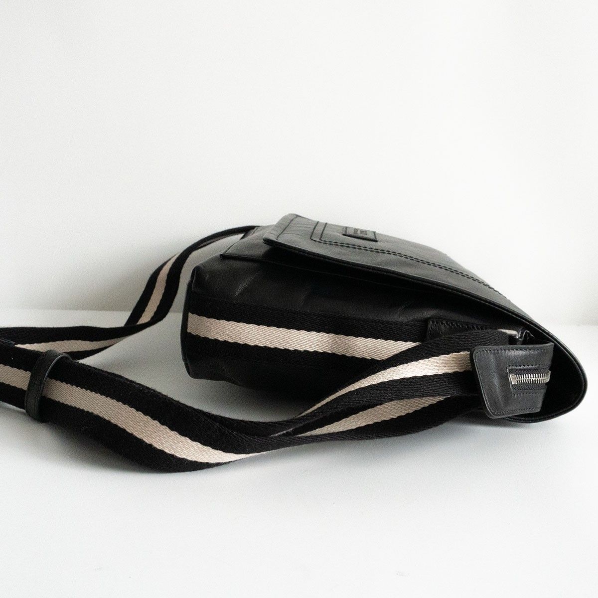 美品】BALLY 【レザー ショルダーバッグ】ブラック トレイン