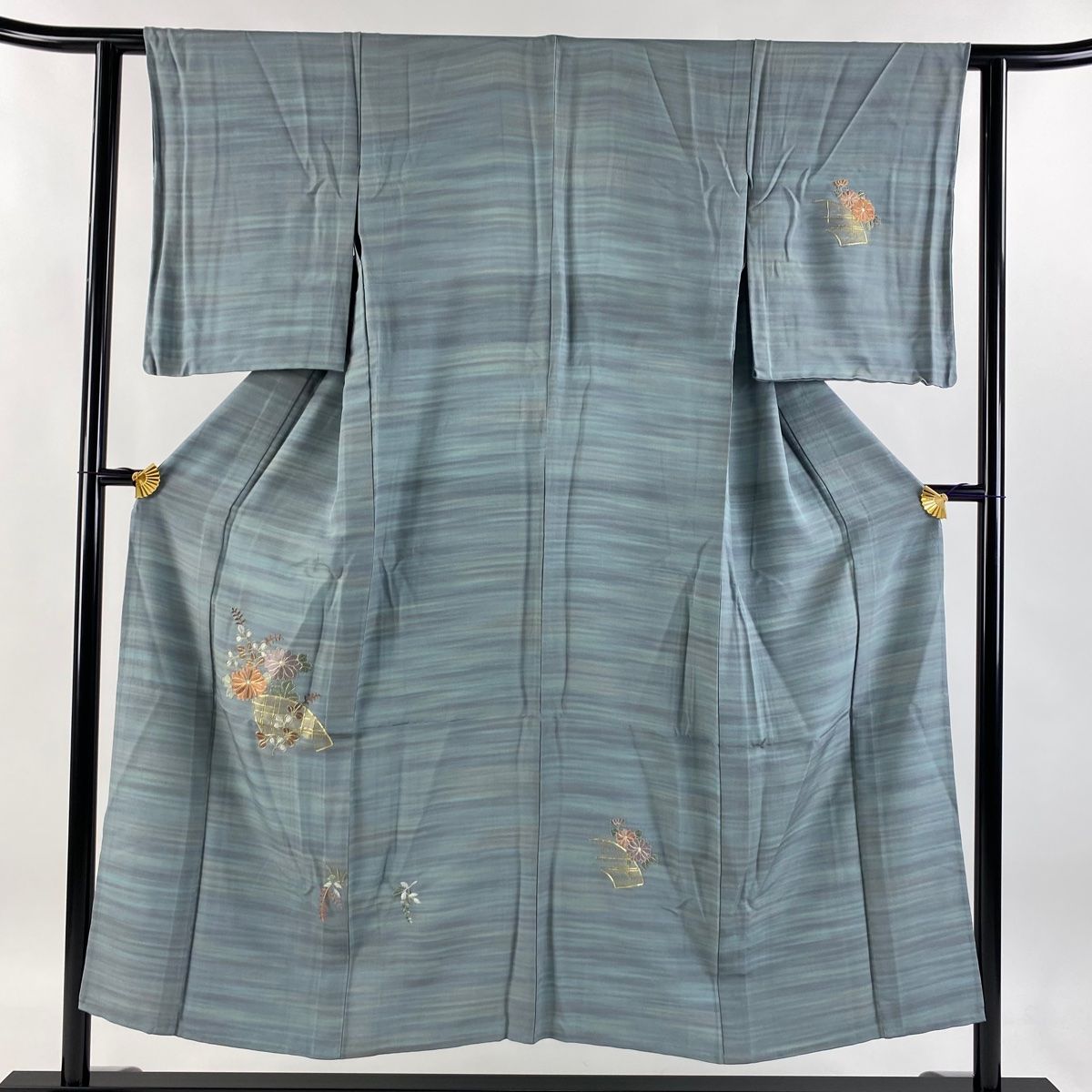 付下げ 身丈151cm 裄丈60cm S 単衣 扇面 菊 金糸 刺繍 青灰色 正絹 秀品
