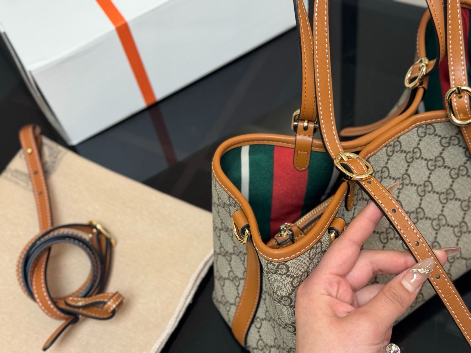 【希少】【早い者勝ち】❁GUCCI❁ トートバッグ　ハンドバッグ imgrc0099373297.jpg