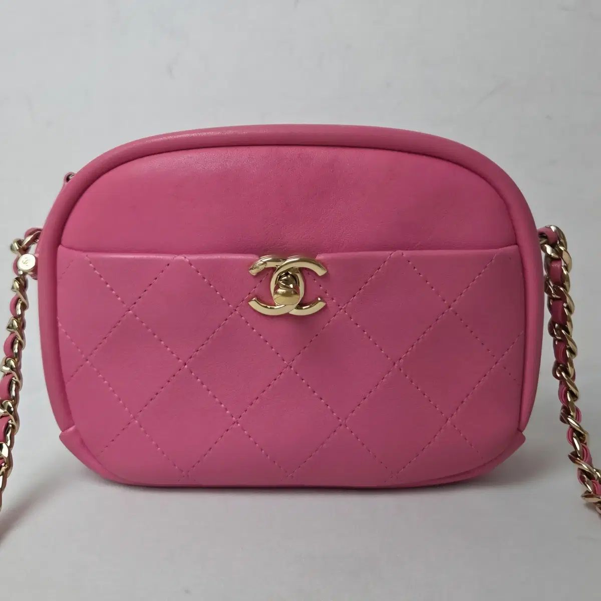 Chanel シャネル カーフレザー カメラバッグ