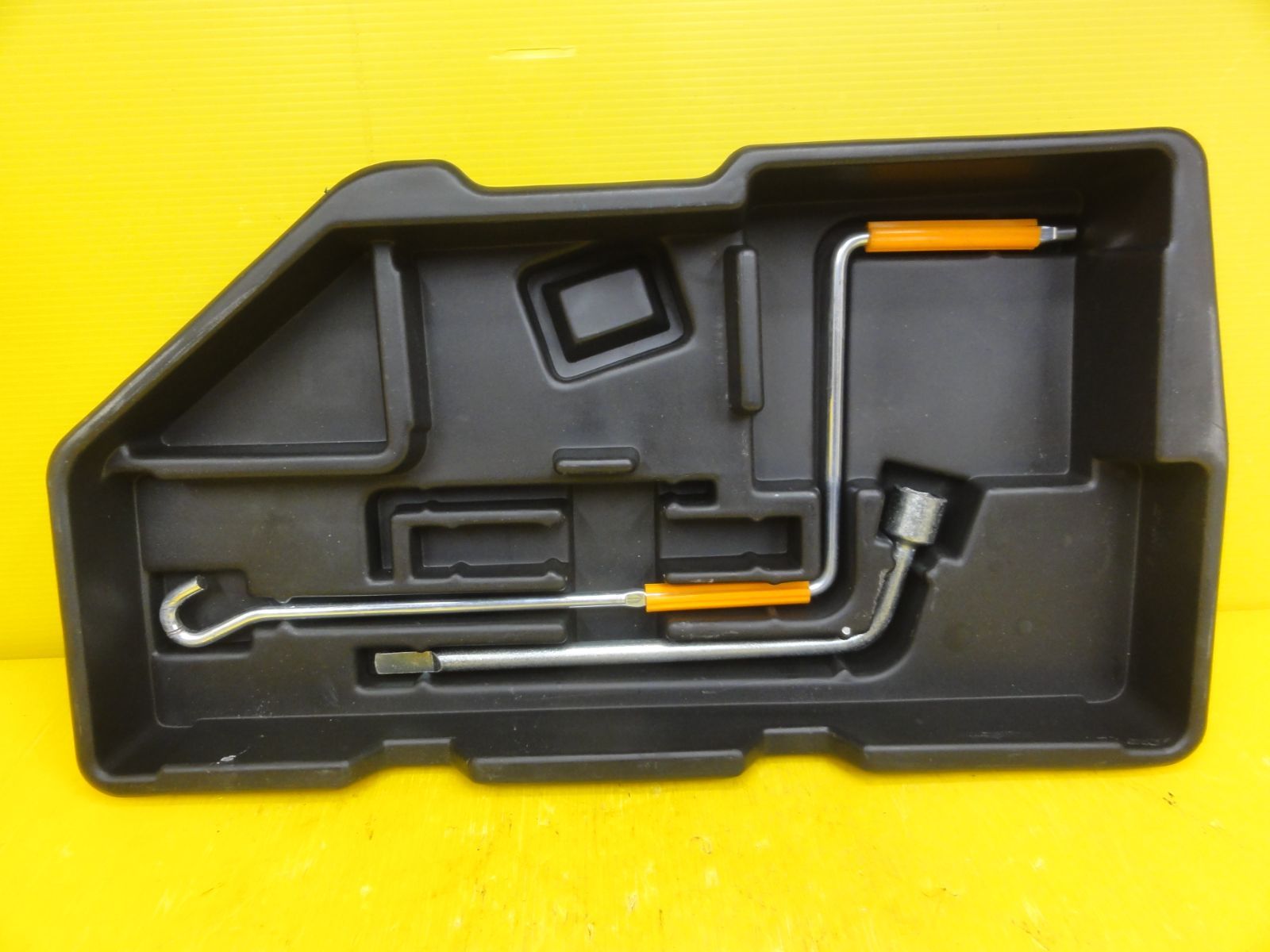 ☆平成13年車　トヨタ　JCG10　プログレ　車載工具　ジャッキ　純正☆F30674　10