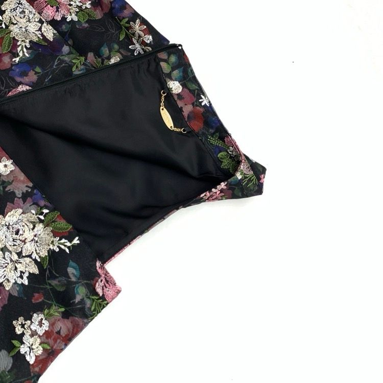 TOCCA✨未使用タグつき　定価16万　ゴールドレーベル　刺繍　ワンピース TOCCA ゴールドレーベル 刺繍ワンピース 美品TOCCA トッカ ゴールド