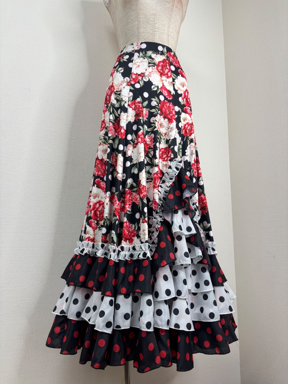新品　フラメンコ　ファルダ　社交ダンス　ロングスカート　ドットu0026花柄　フリル衣装 新品 フラメンコ ファルダ 社交ダンス スカート 黒 フリル 豪華 5274