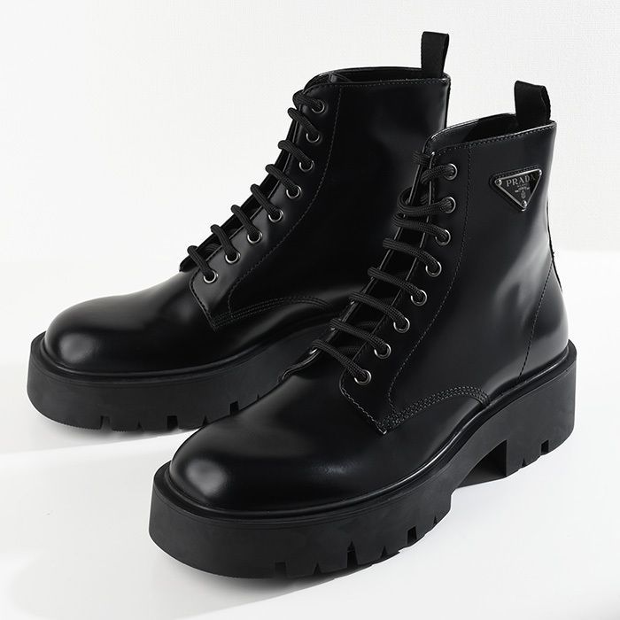 PRADA ブラッシュドレザー コンバットブーツ プラダ モノリス ポーチ