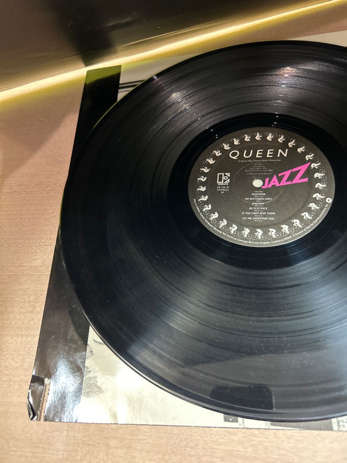 クイーンLPレコード3枚 61waTo9jInL._UF350,350_QL50_.jpg