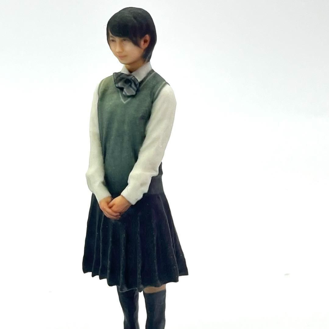 1/35 高校生男女　フィギュア2体　1/64より大　完成品　ミニチュア 1/35 JOY18 JK1 フィギュア2体 台付 完成品 リアルフィギュア