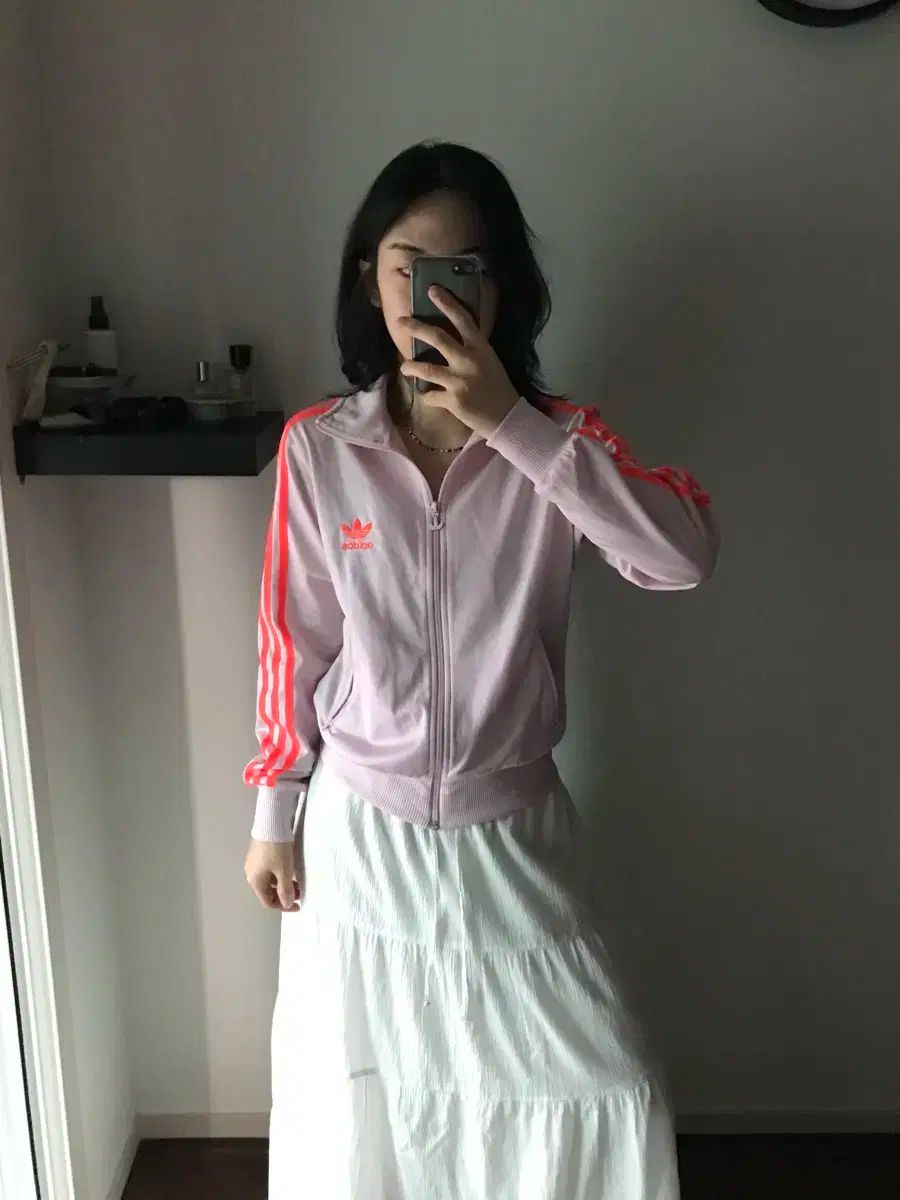 アディダス オールドスクール ファイヤーバード いちごミルク トラックジャージ