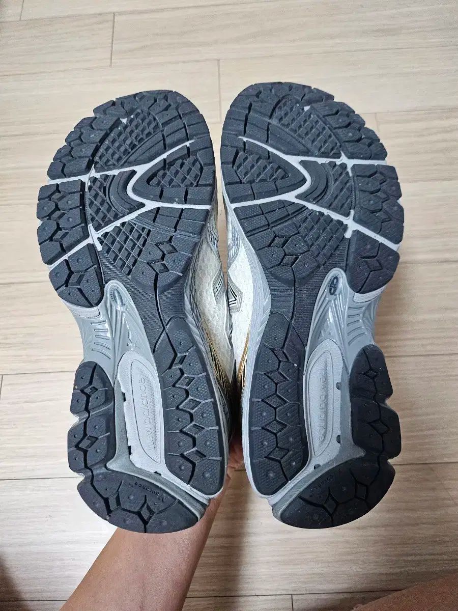 ニューバランス 860v2