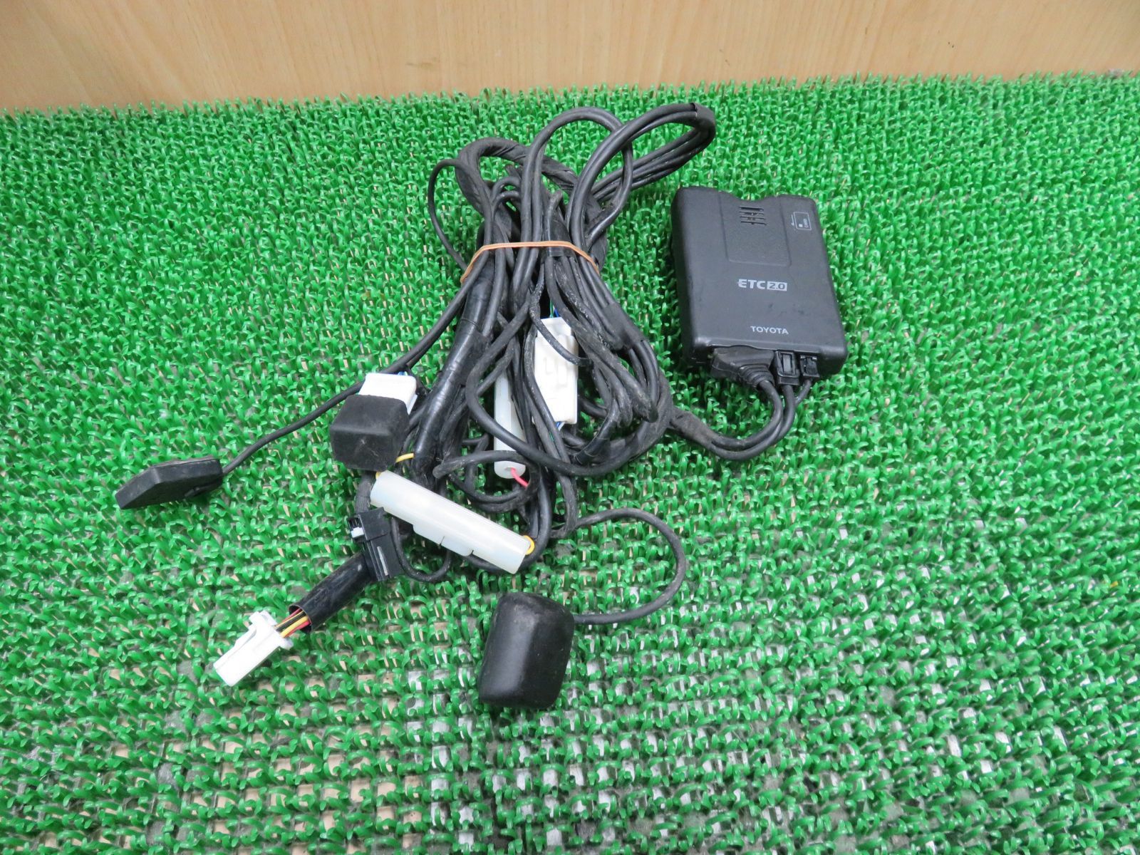 E9475|トヨタ DENSO デンソー 08686-00670 ETC2.0 ETC車載器 普通車用 ナビ連動タイプ