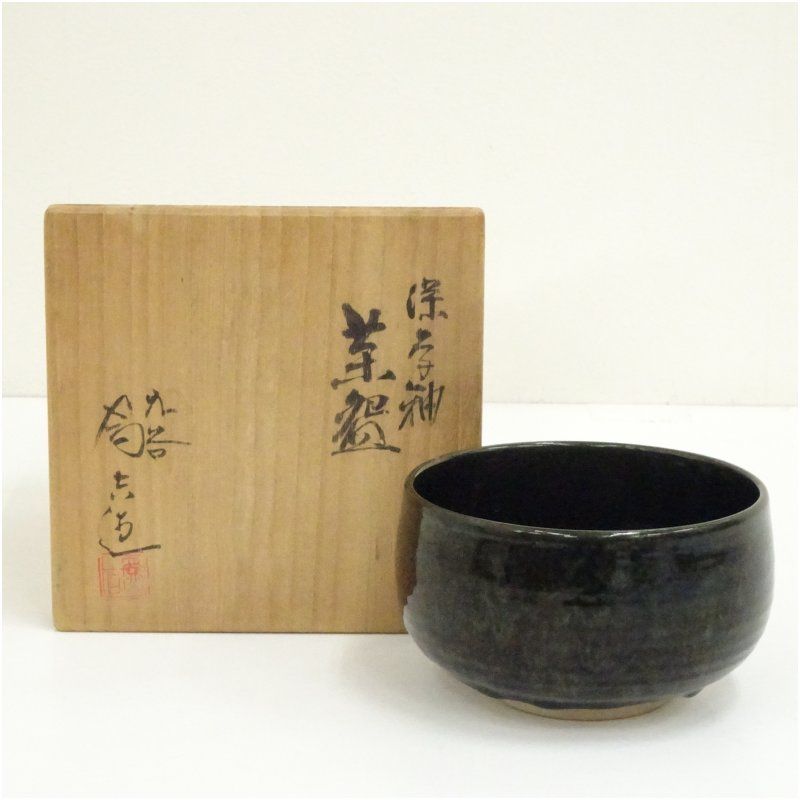 九谷焼 三代 三ツ井為吉 深厚釉 茶碗 共箱 共布 栞 茶道具 抹茶碗  新品 九谷焼 三代 三ツ井為吉造 深厚釉茶碗（共箱） 茶道 抹茶