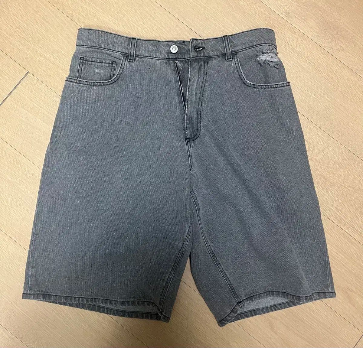 SINNERSATTIRE カーペンター デニムショートパンツ ブラック Alyx ALYX 苦痛です カーペンター デニム ショートパンツ - メルカリ