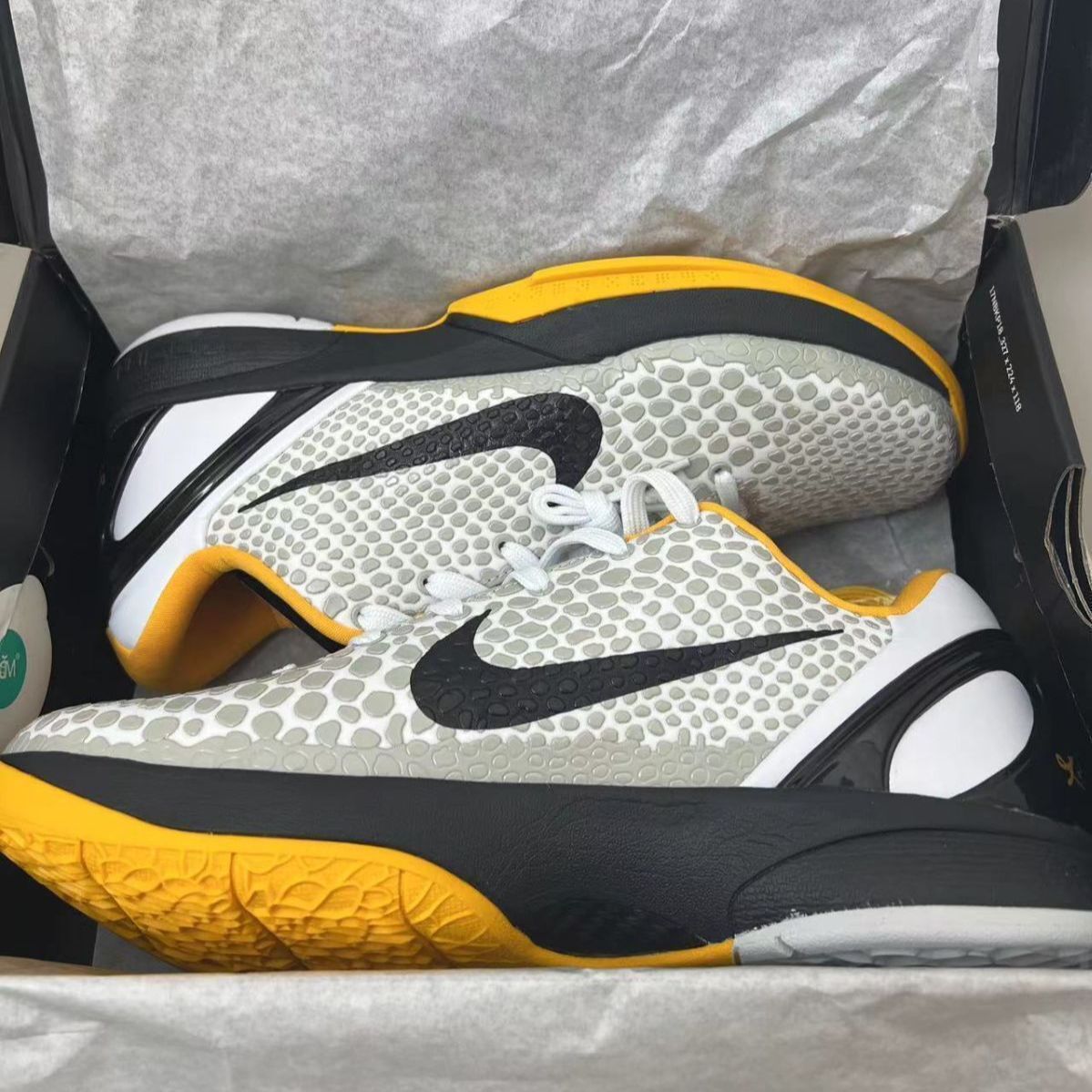 新品未使用ナイキ Nike Zoom Kobe 6 Del Sol  スニーカー