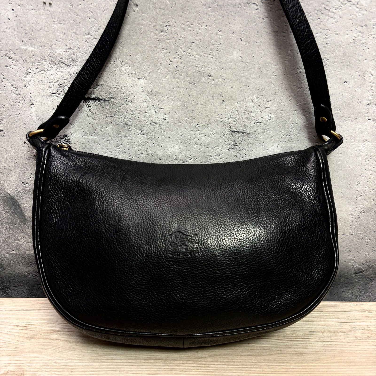 ✨IL BISONTE イルビゾンテ ショルダーバッグ✨ 美品 黒 ブラック 