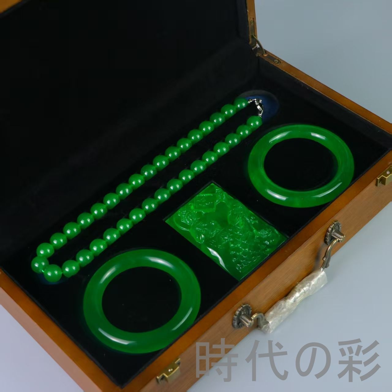 中国古美術 清代 高冰翡翠 宝石彫 旧家蔵 彫刻 共箱 唐物 アンティーク 宝飾品 中国古玩 R07092715