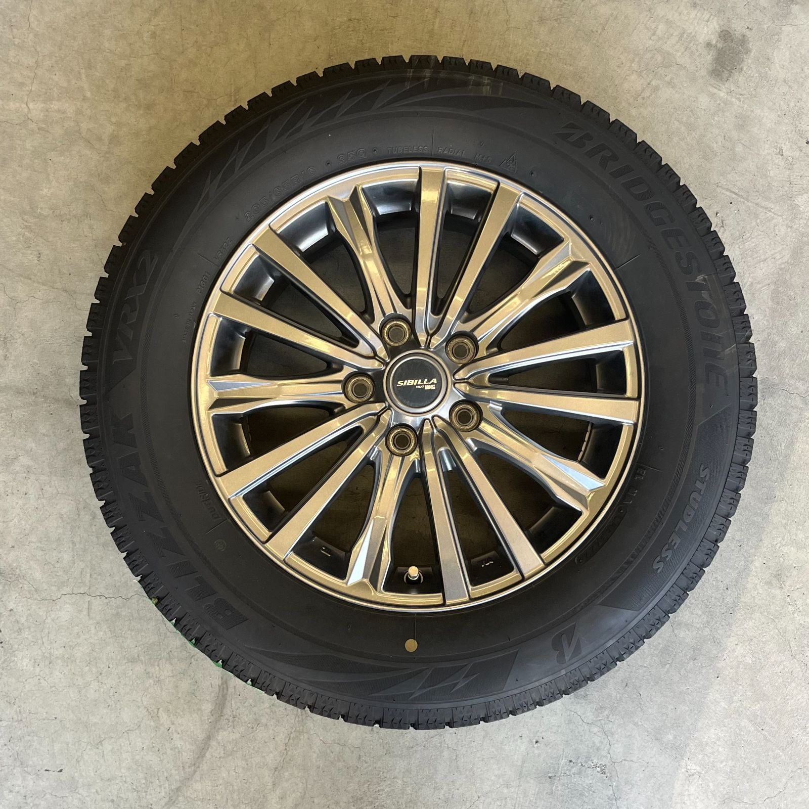 スタッドレスタイヤ アルミホイール