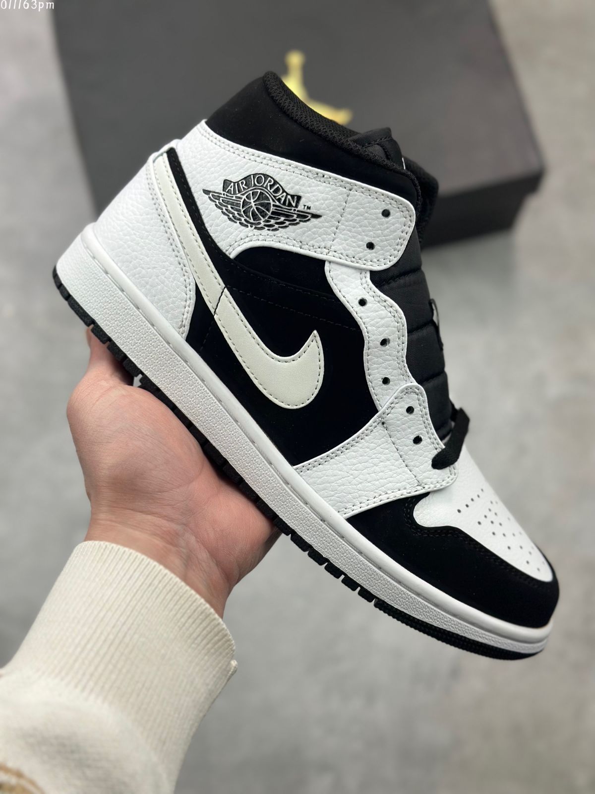 [ナイキ] エア ジョーダン 1 ミッド AIR JORDAN 1 パンダ 正規品