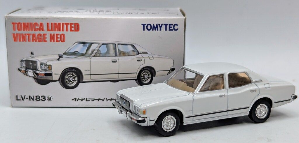 トミカリミテッドヴィンテージネオ トヨタ クラウン TVL生産 300