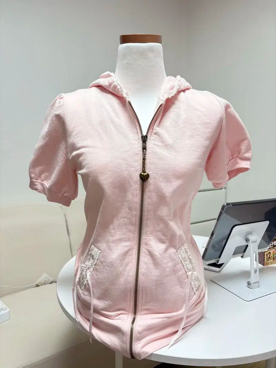 セール LIZ LISA リズリサ ピンク 半袖 ジップアップパーカー フード付き 姫ギャル ひめかじ ヴィンテージ 魅惑を秘めた