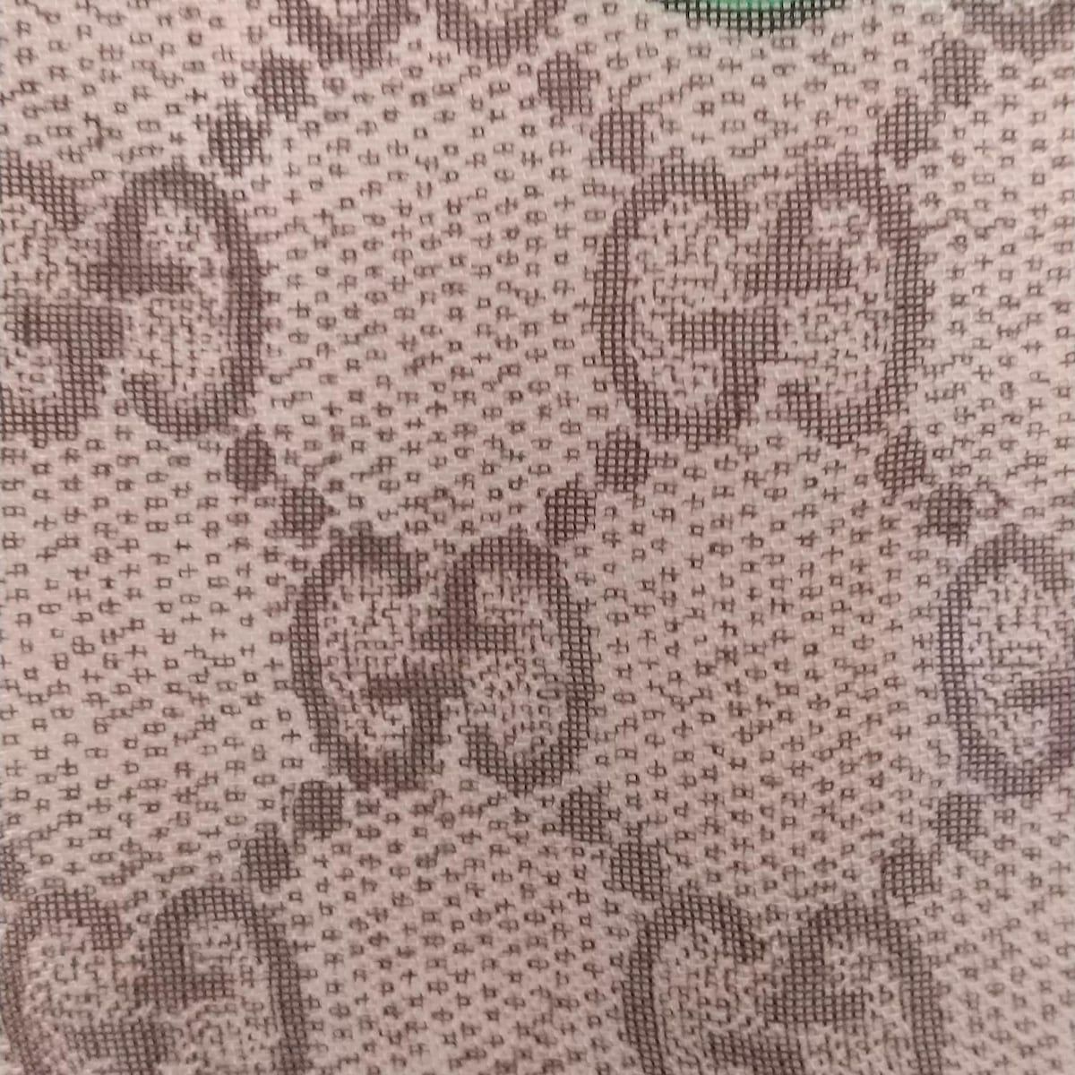 グッチのワインレッドのショール
ウール70%/シルク30% Amazon | グッチ ショール 508797-5179 GUCCI 大判 ストール