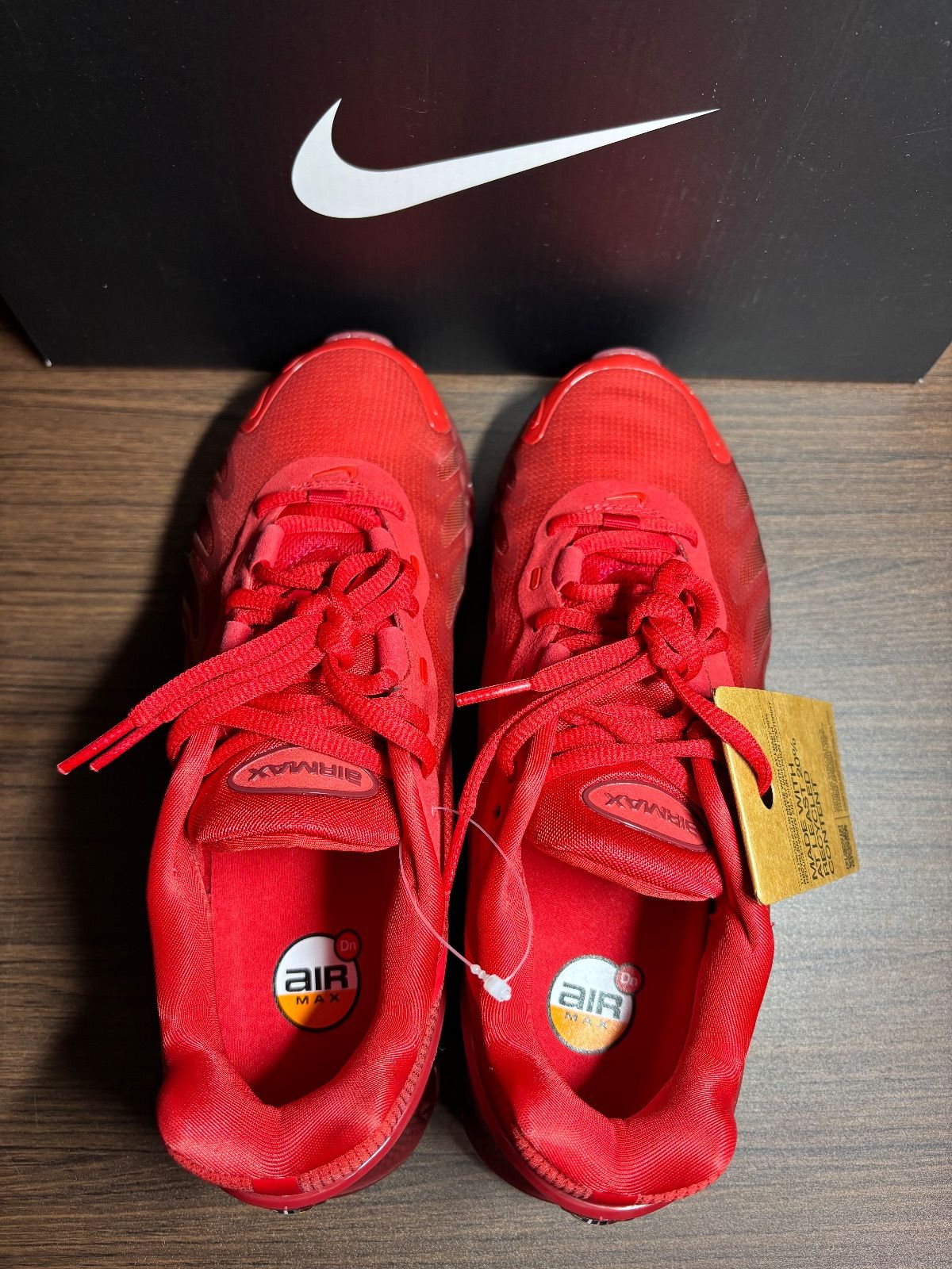 ナイキ ウィメンズ エアマックスDN8 ユニバーシティレッド 未