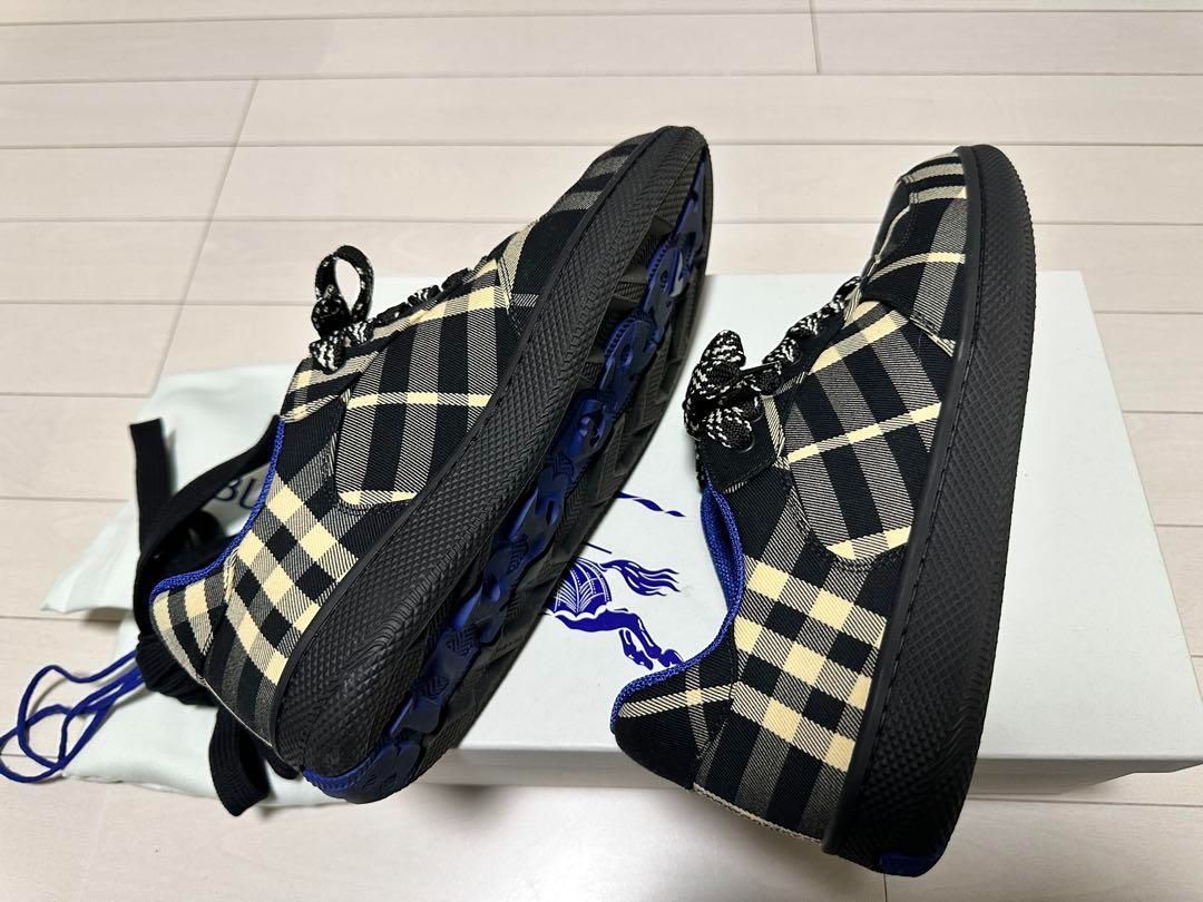 美品！ BURBERRY チェック柄 シューズ - メルカリ