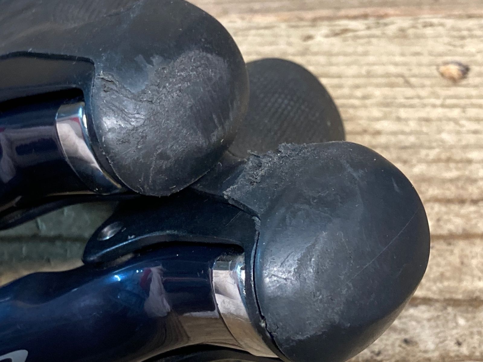 ガリ傷 フード破れ